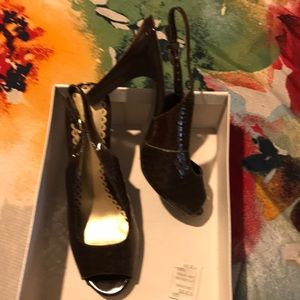 Women strap open toe brown heels size 8.5 new